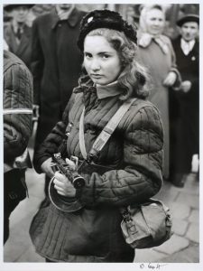 Ερικα: Η 15χρονη αγωνίστρια έγινε σύμβολο της εξέγερσης του '56