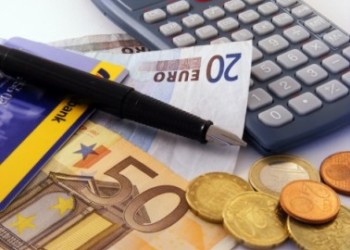 Ελαφρύνσεις για επιχειρήσεις και αστούς, νέα βάρη για εργαζόμενους