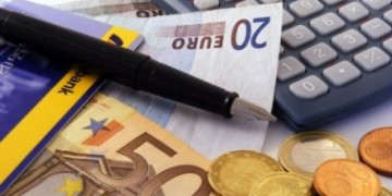 Ελαφρύνσεις για επιχειρήσεις και αστούς, νέα βάρη για εργαζόμενους