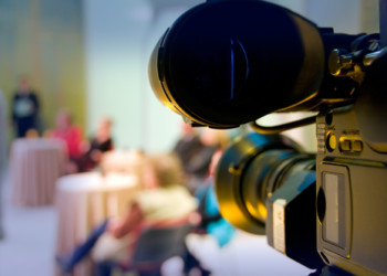 Πίσω από τις κάμερες