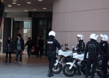 Στο προσκήνιο το λαϊκό κίνημα για να αλλάξει ο φόβος στρατόπεδο