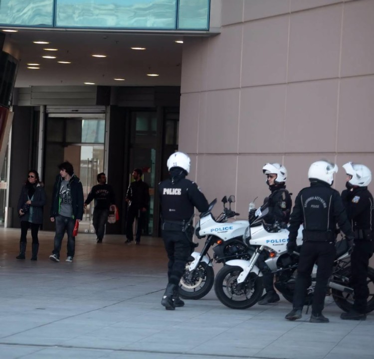 Στο προσκήνιο το λαϊκό κίνημα για να αλλάξει ο φόβος στρατόπεδο