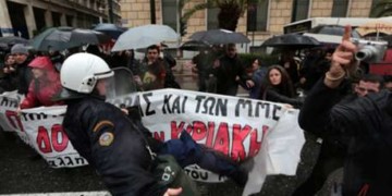 Αγωνιστική απεργιακή απάντηση των εργαζόμενων στο εμπόριο κατά της εργάσιμης Κυριακής