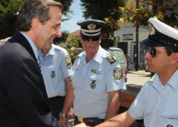 Ο Σαμαράς μας γδέρνει και ο κόσμος τον …«λατρεύει»!