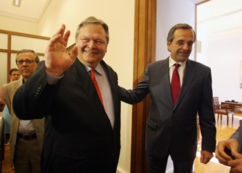 Στην επικοινωνιακή αντεπίθεση περνά η τρόικα εσωτερικού