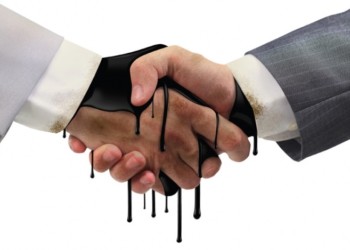 Πετρέλαιο και ελευθερία: απειλές κατά του Unfollow