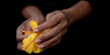 Η άλλη όψη: Σύμβασή τους η εξαθλίωση