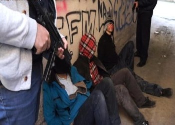 Επιστρατευμένη δημοκρατία με μώλωπες και βασανιστήρια