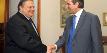 Σενάρια ανασχηματισμού: Η ΝΔ θέλει, το ΠΑΣΟΚ μπορεί!