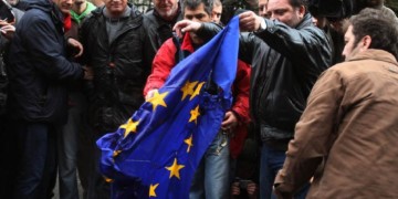 Ήρθε η ώρα να ακουστεί μαζικά το έξω από το ευρώ και την ΕΕ!