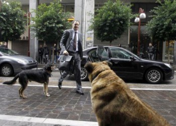 Νέο θρίλερ για τη δόση με επίδικο απολύσεις δημοσίων υπαλλήλων