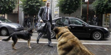 Νέο θρίλερ για τη δόση με επίδικο απολύσεις δημοσίων υπαλλήλων