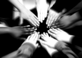 Έμπρακτη αλληλεγγύη στους μετανάστες εργάτες γης