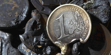 H EE διαλύεται, η Aριστερά …κοιμάται!