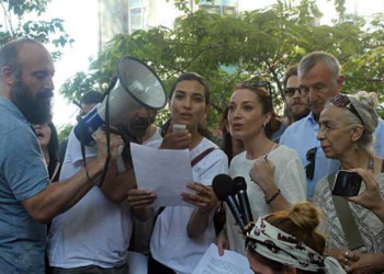 Ένας σουλτάνος στη διαδήλωση