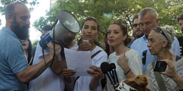 Ένας σουλτάνος στη διαδήλωση