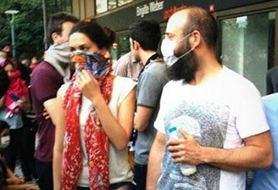 Ένας σουλτάνος στη διαδήλωση