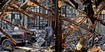 Ντιτρόιτ-Αθήνα, λεηλασία παράλληλη