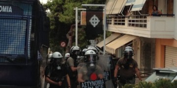 Χέρι-χέρι κυβέρνηση, εργοδότες, χρυσαυγίτες