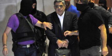 Στη…Χρυσή Φυλακή:  Σκληρό πλήγμα στο ένα «άκρο», στοχοποίηση και του «άλλου»