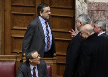 Κυβέρνηση: «Έλεγχος» της Χρυσής Αυγής, εκφασισμός της δεξιάς πολιτικής