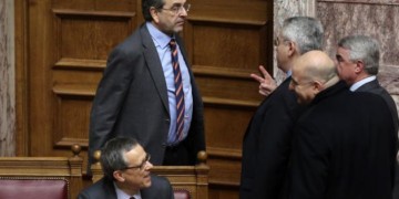 Κυβέρνηση: «Έλεγχος» της Χρυσής Αυγής, εκφασισμός της δεξιάς πολιτικής