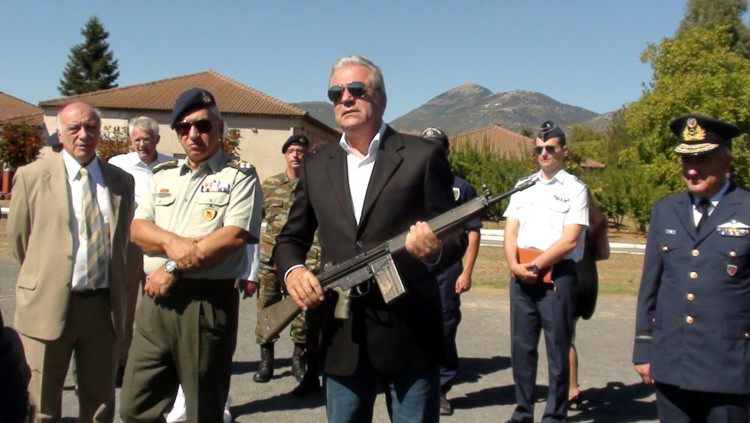 Τι του λείπει του ψωριάρη;…