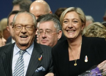 Ο Ολάντ δίνει την εξουσία στην ακροδεξιά