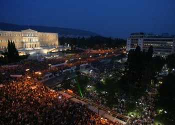 Οι πλατείες και το αυγό του φιδιού