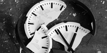 To πολιτικό σκηνικό καταρρέει