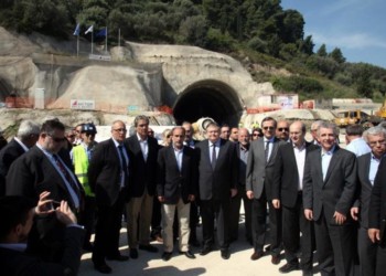 Ξεκινά το μεγάλο φαγοπότι για τα οδικά έργα