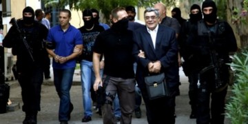 Χρυσή Αυγή: Κατεβάζει ή σηκώνει κεφάλι;