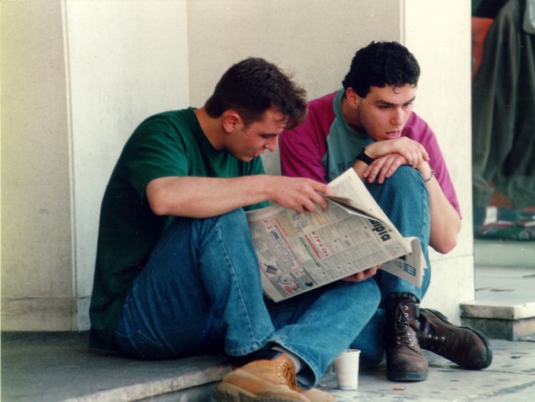 Στην Ελλάδα οι γέροι… ζουν τους νέους!