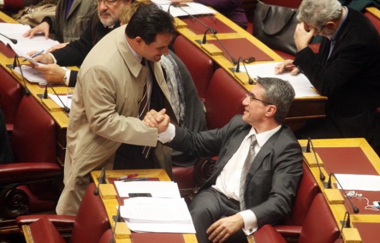 Νεκροθάφτες της δηµόσιας υγείας ΝΔ και ΠΑΣΟΚ