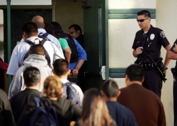 Τα σχολεία τώρα «συγχωνεύονται» με τα… αστυνομικά τμήματα