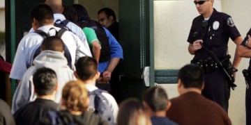 Τα σχολεία τώρα «συγχωνεύονται» με τα… αστυνομικά τμήματα