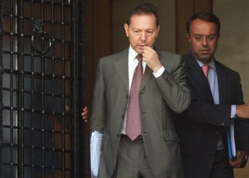 Συμφωνία με την τρόικα κόλαφος για τα λαϊκά συμφέροντα