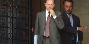 Συμφωνία με την τρόικα κόλαφος για τα λαϊκά συμφέροντα