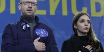 Ουκρανία: Στην αγκαλιά του ΔΝΤ