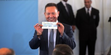 Ψηφοληστής του πεντακοσάρικου!