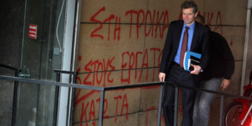 «Διαπραγματεύσεις»: Προετοιμάζουν νέο μνημόνιο κυβέρνηση και τρόικα