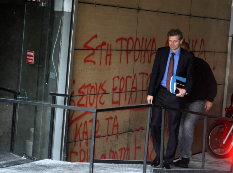 «Διαπραγματεύσεις»: Προετοιμάζουν νέο μνημόνιο κυβέρνηση και τρόικα