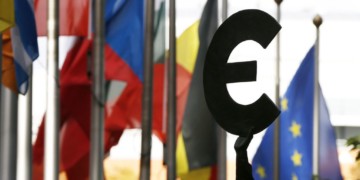 Επενδυτικό σχέδιο 300 δισ. ευρώ βοήθεια στο κεφάλαιο