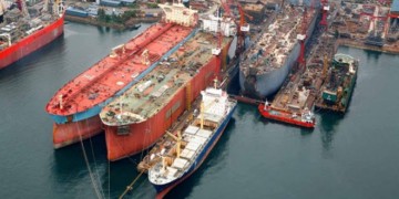 Φόρος προαιρετικός για εφοπλιστές: «Ότι έχετε ευχαρίστηση»