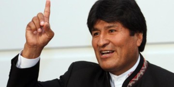 Θριαμβευτική επανεκλογή του Μοράλες στη Βολιβία