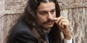 Στο σκαμνί όλη η συμμορία