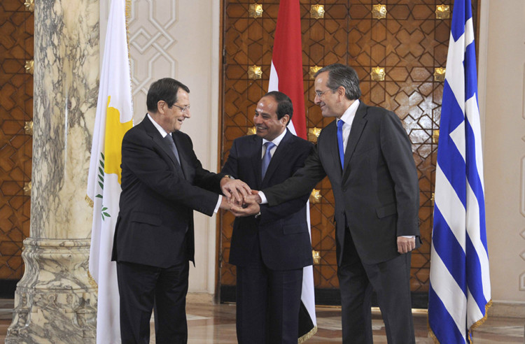 Εξωτερική πολιτική παρέα με πρόθυμους και δικτάτορες…