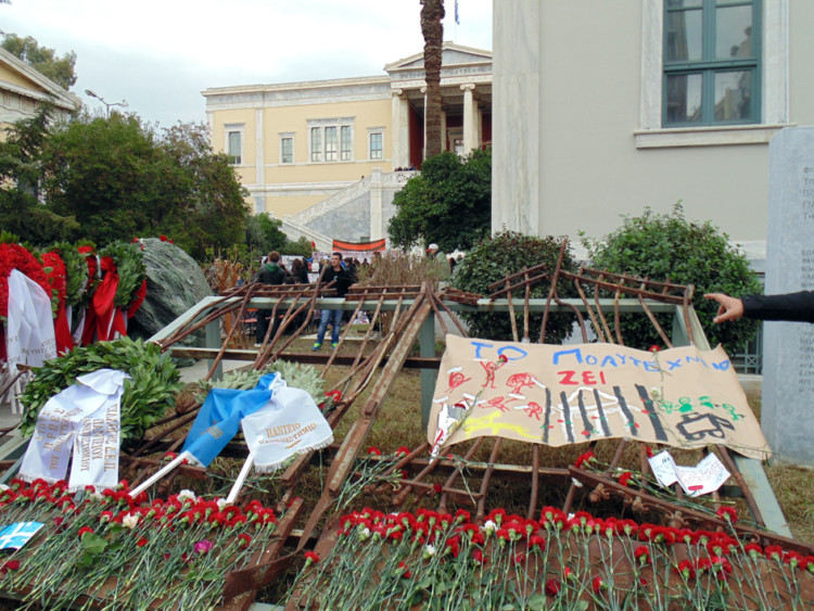 Λαός και νεολαία μαζικά στους δρόμους