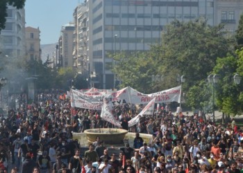 Από κοινού με την τρόικα κατά των εργαζομένων