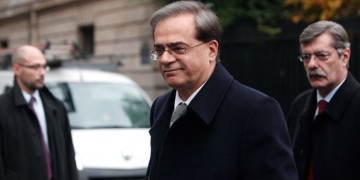 Θα αλλάζετε απλά διαχειριστές Μνημονίων